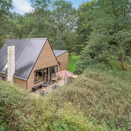 Holiday home Stunning In With Kitchen