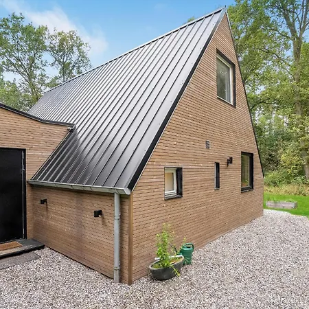Holiday home Stunning In With Kitchen